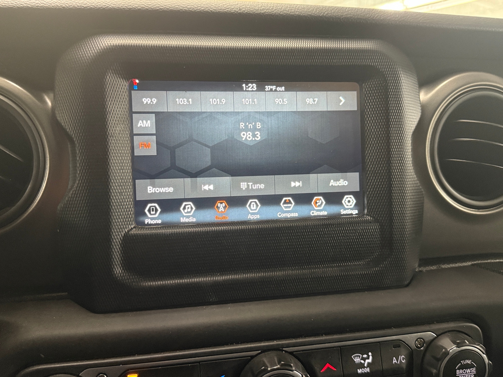 Thumbnail: 2023 Jeep Gladiator - 4