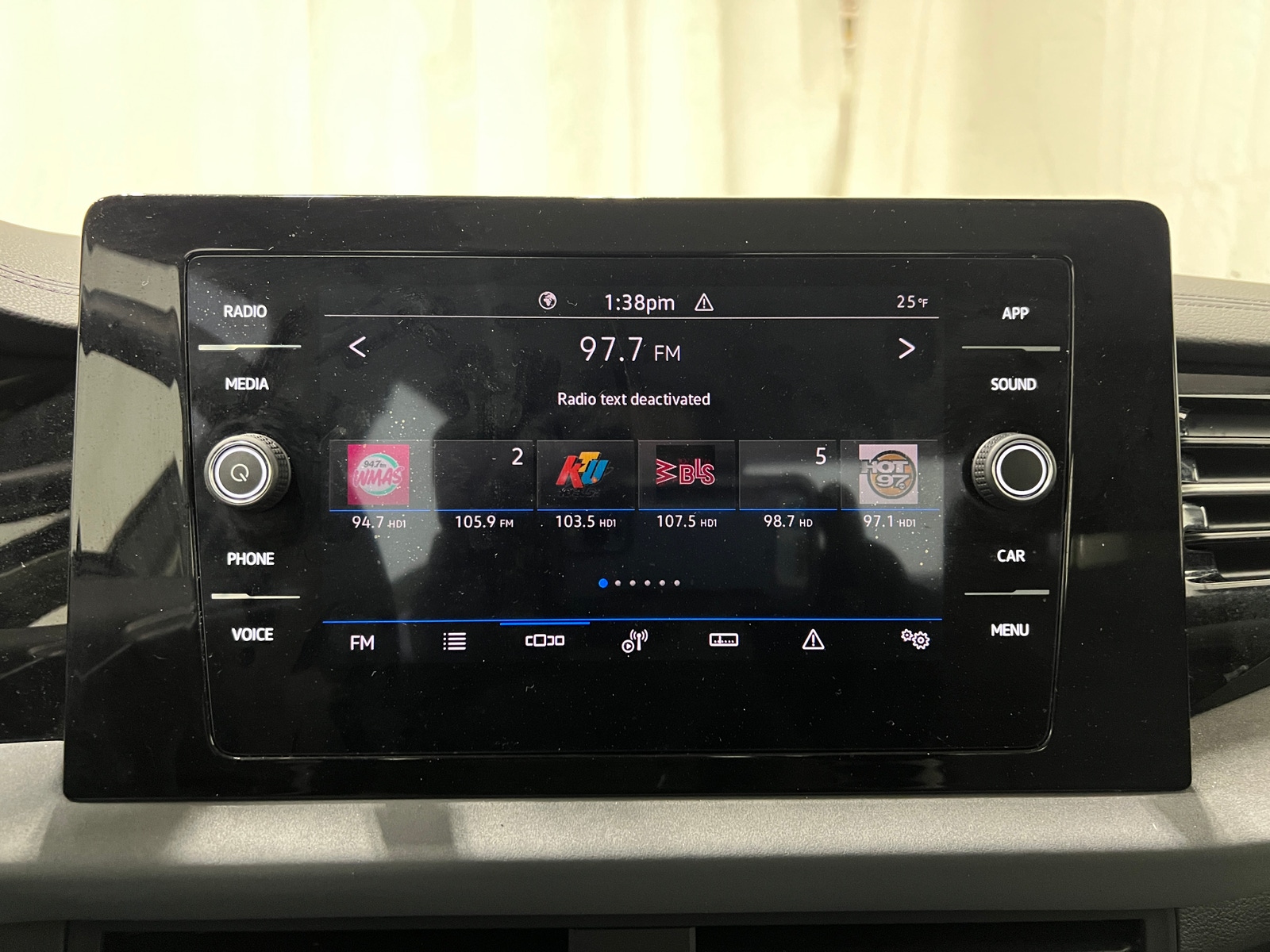 Thumbnail: 2025 Volkswagen Jetta - 3