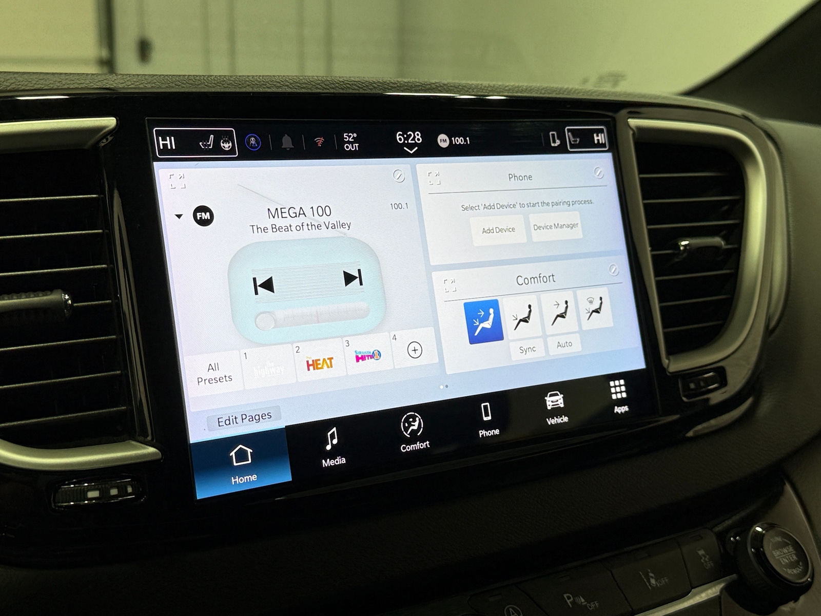 Thumbnail: 2025 Chrysler Pacifica - 3