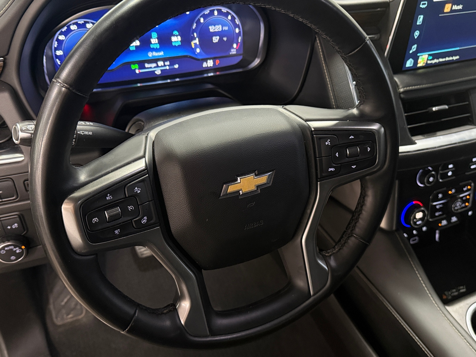 Thumbnail: 2023 Chevrolet Suburban - 4