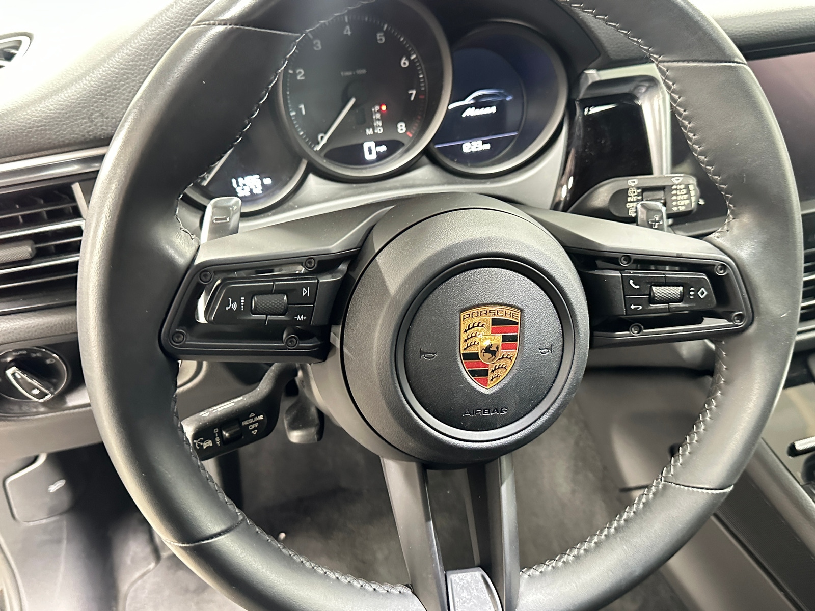 Thumbnail: 2022 Porsche Macan - 4