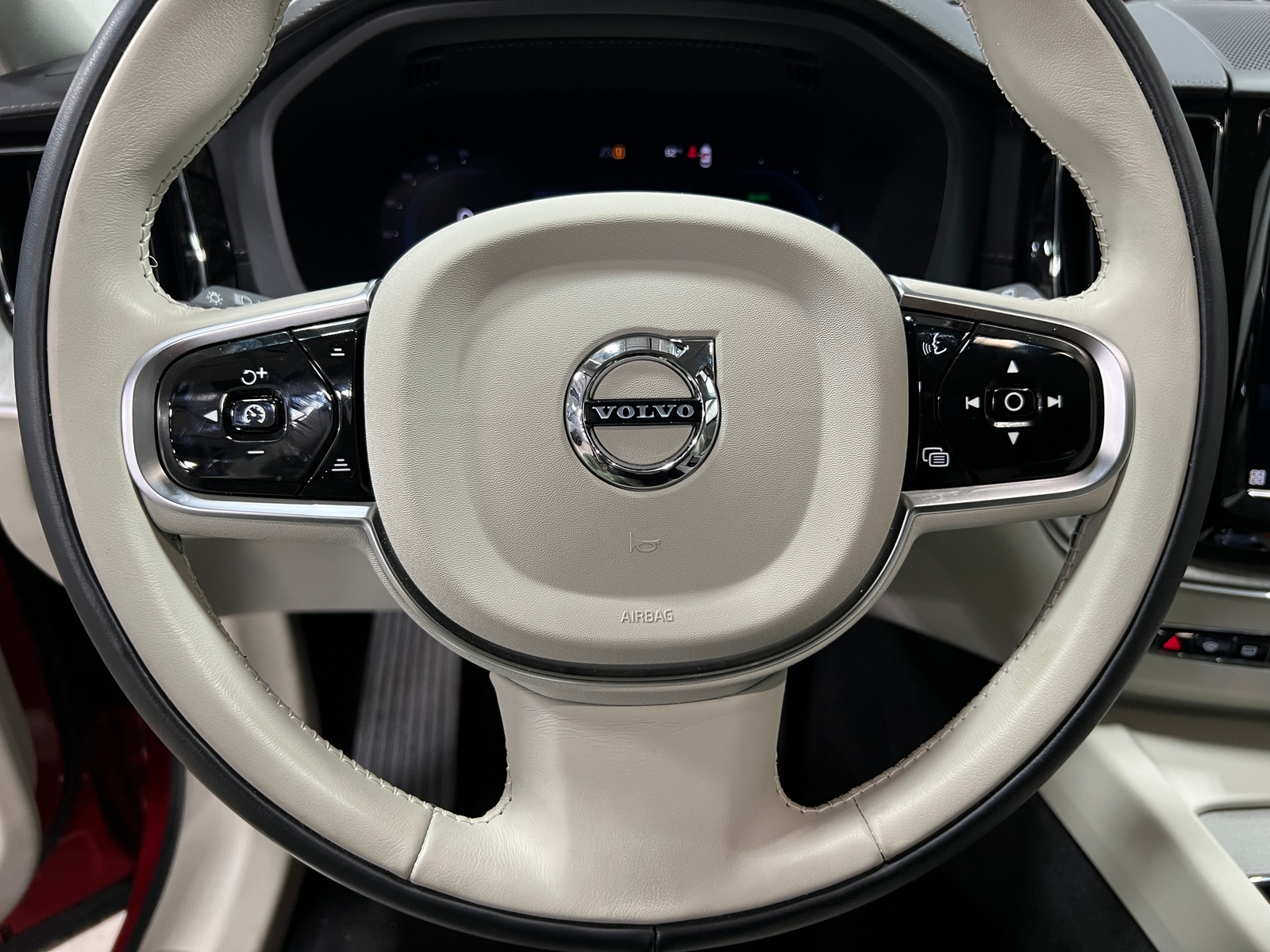 Thumbnail: 2024 Volvo XC60 - 4