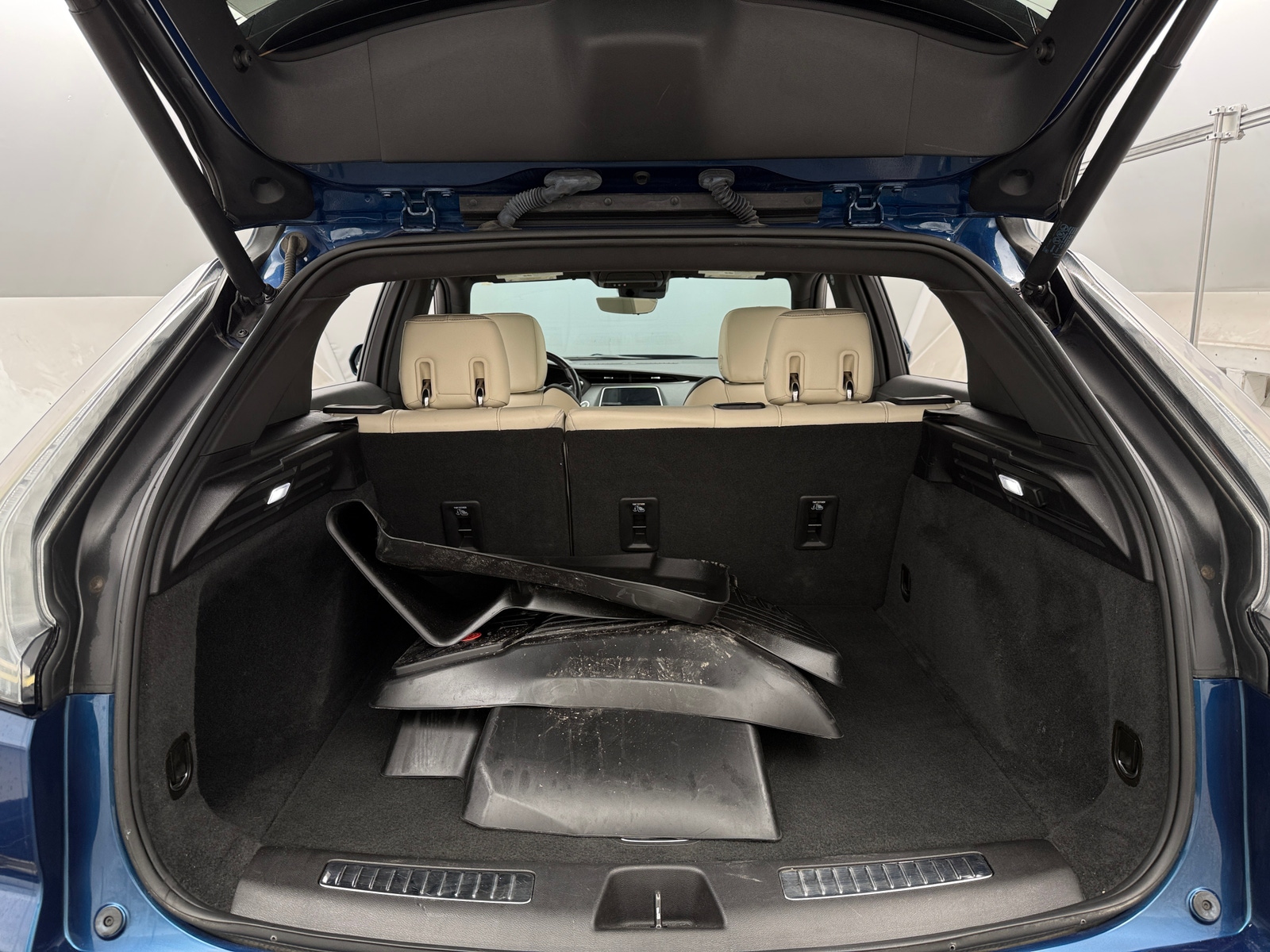 Thumbnail: 2019 Cadillac XT4 - 6