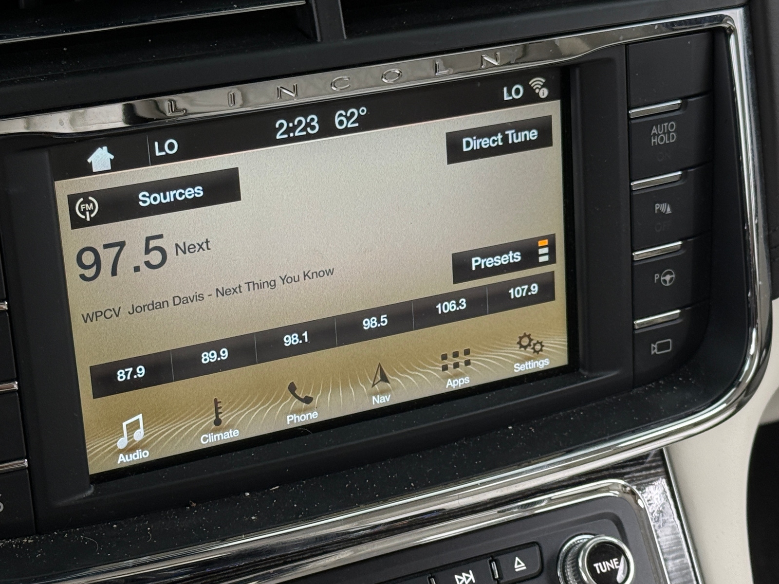 Thumbnail: 2018 Lincoln Continental - 3