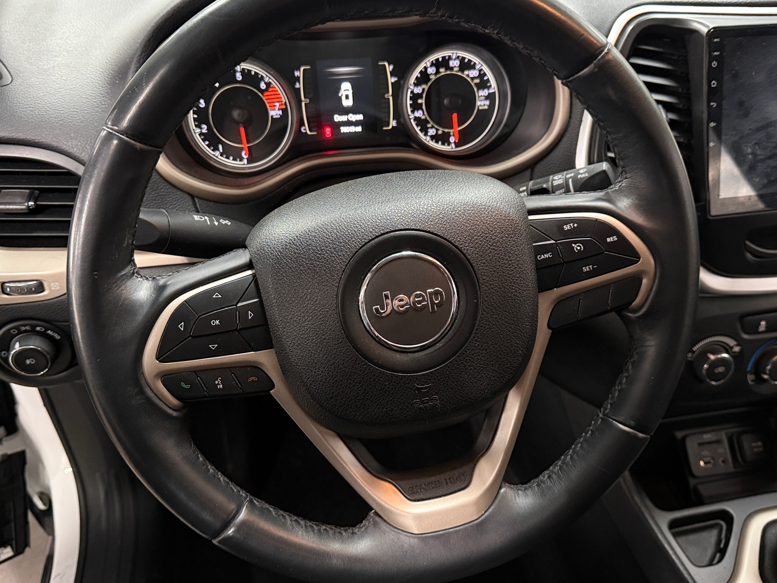 Thumbnail: 2018 Jeep Cherokee - 5