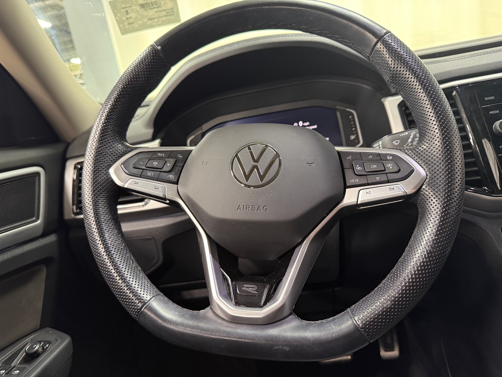 Thumbnail: 2023 Volkswagen Atlas - 4