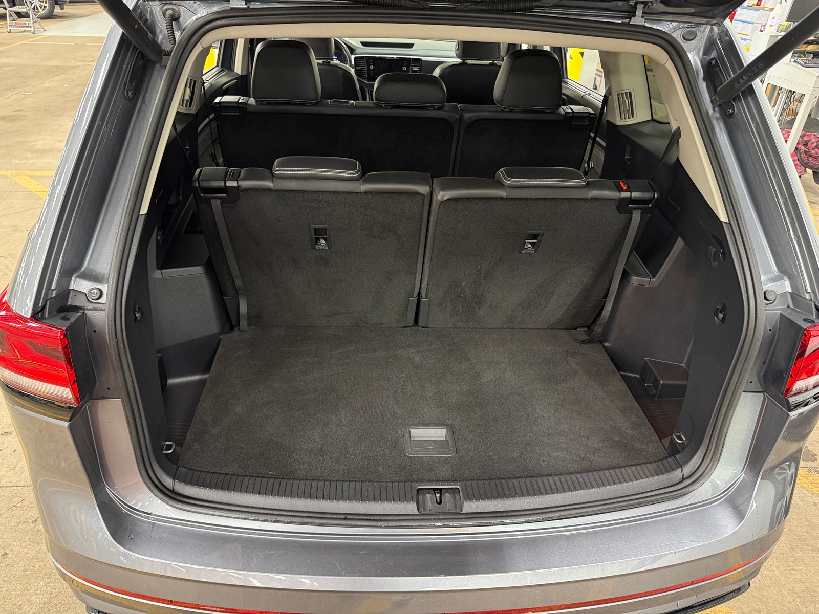 Thumbnail: 2023 Volkswagen Atlas - 6