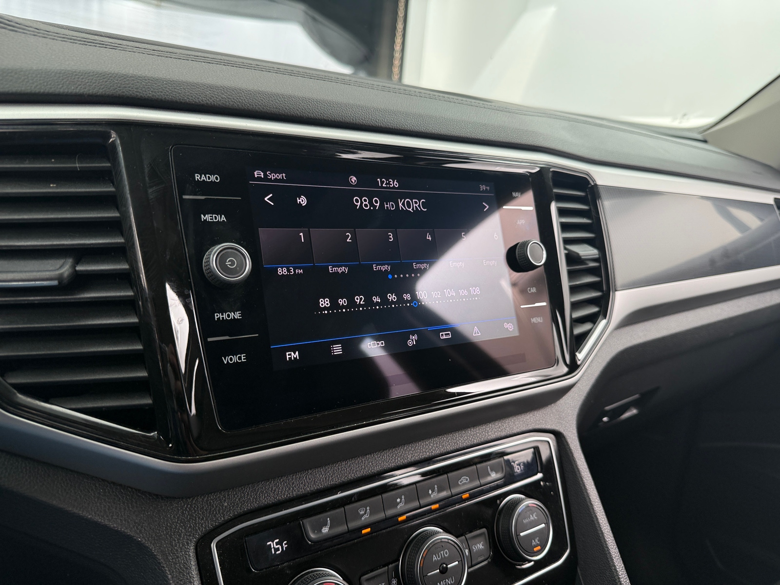 Thumbnail: 2023 Volkswagen Atlas - 3