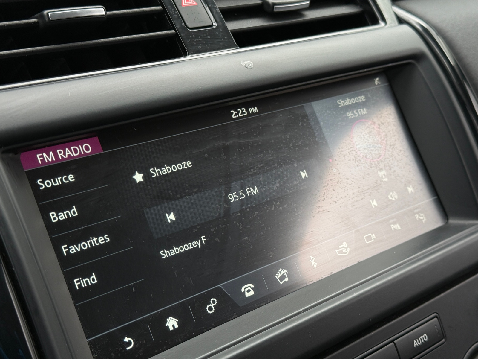 Thumbnail: 2020 Land Rover Discovery - 3