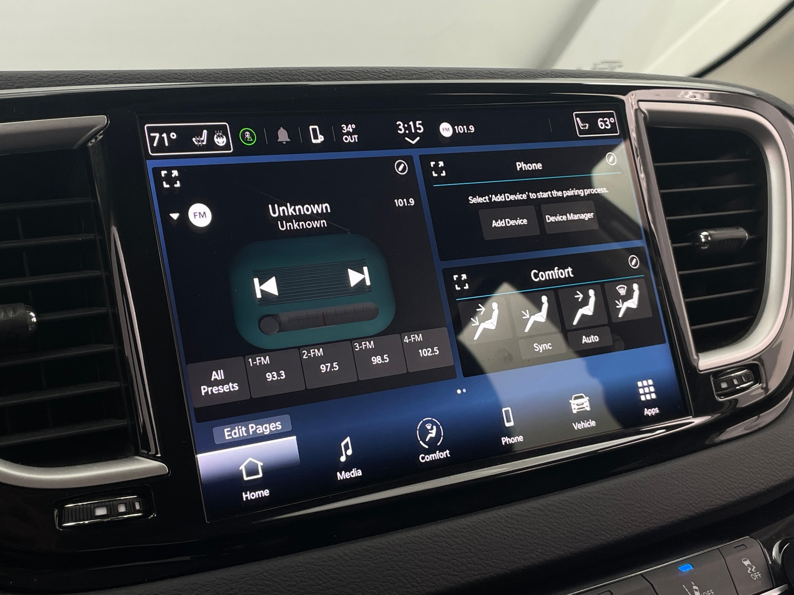 Thumbnail: 2024 Chrysler Pacifica - 3