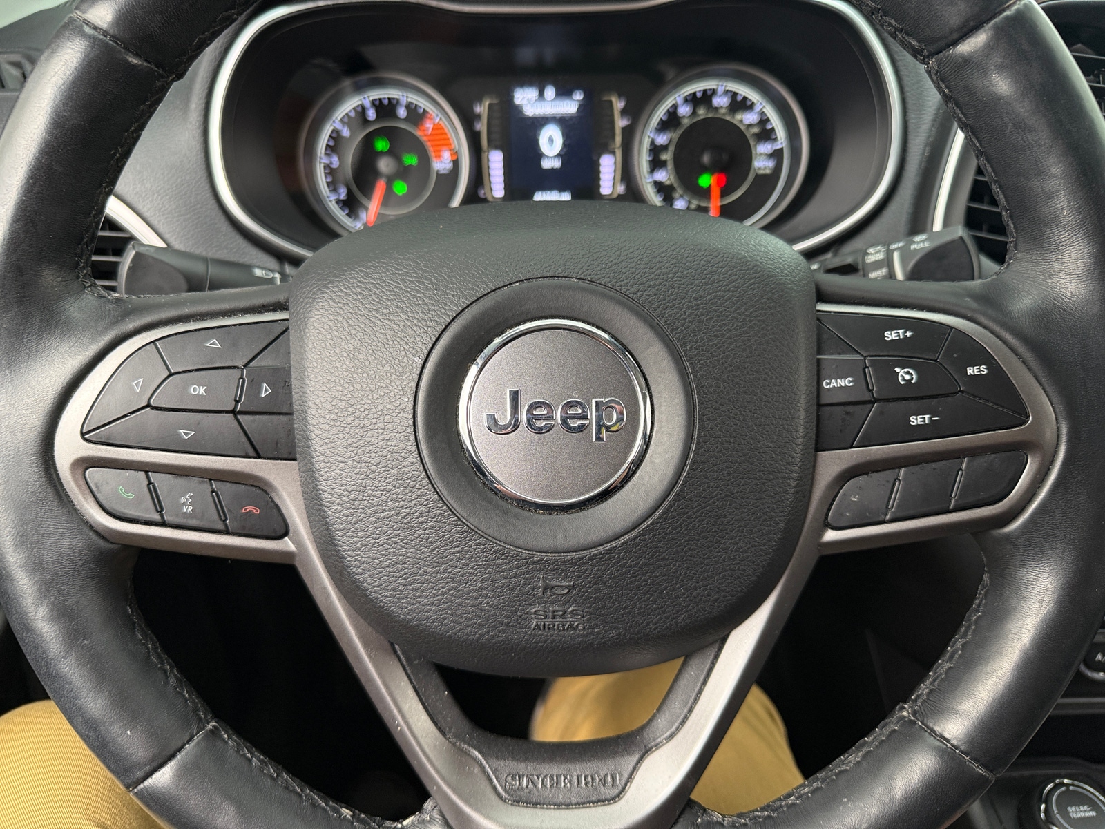 Thumbnail: 2019 Jeep Cherokee - 5
