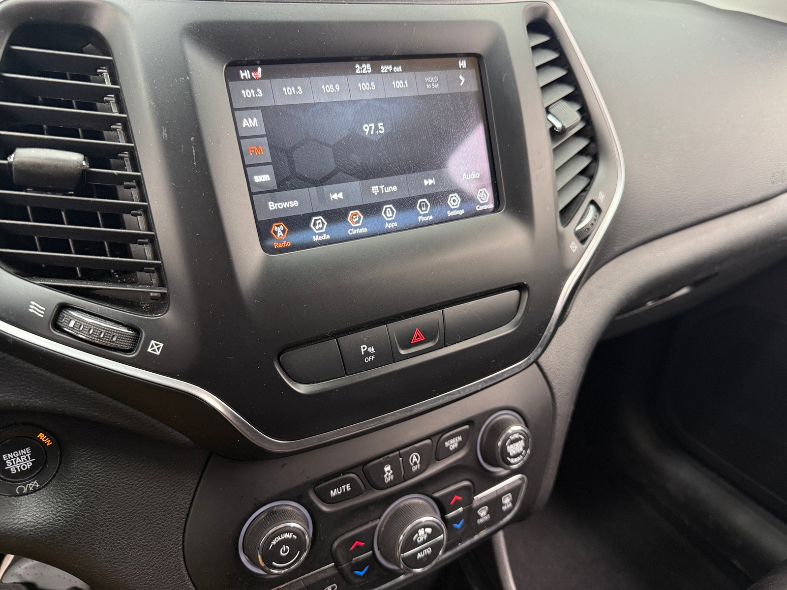 Thumbnail: 2019 Jeep Cherokee - 4