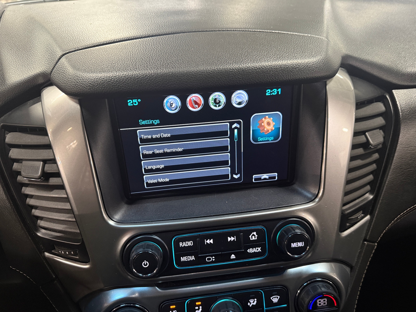 Thumbnail: 2020 Chevrolet Tahoe - 3