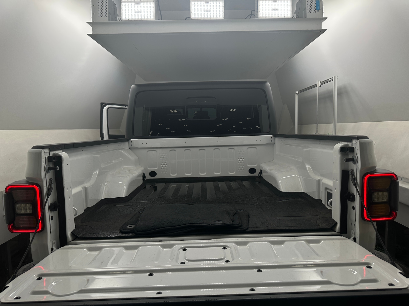 Thumbnail: 2023 Jeep Gladiator - 7