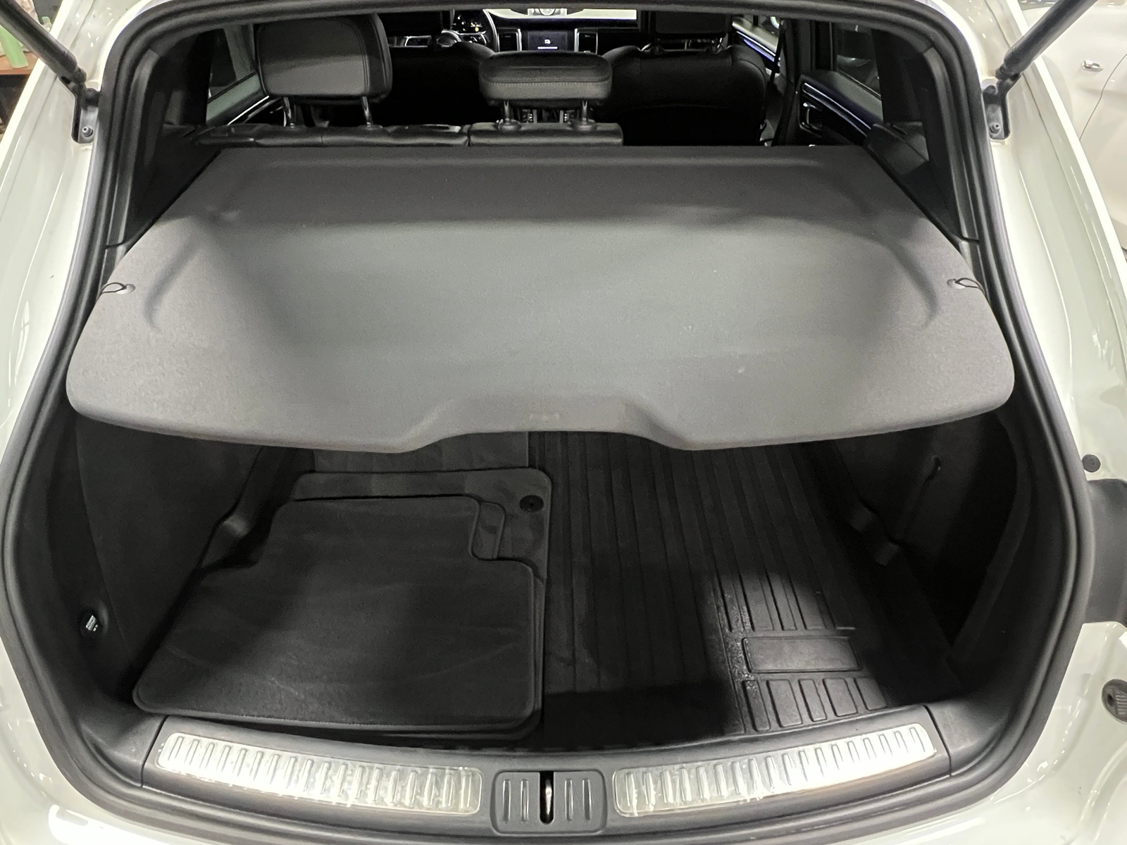 Thumbnail: 2018 Porsche Macan - 7