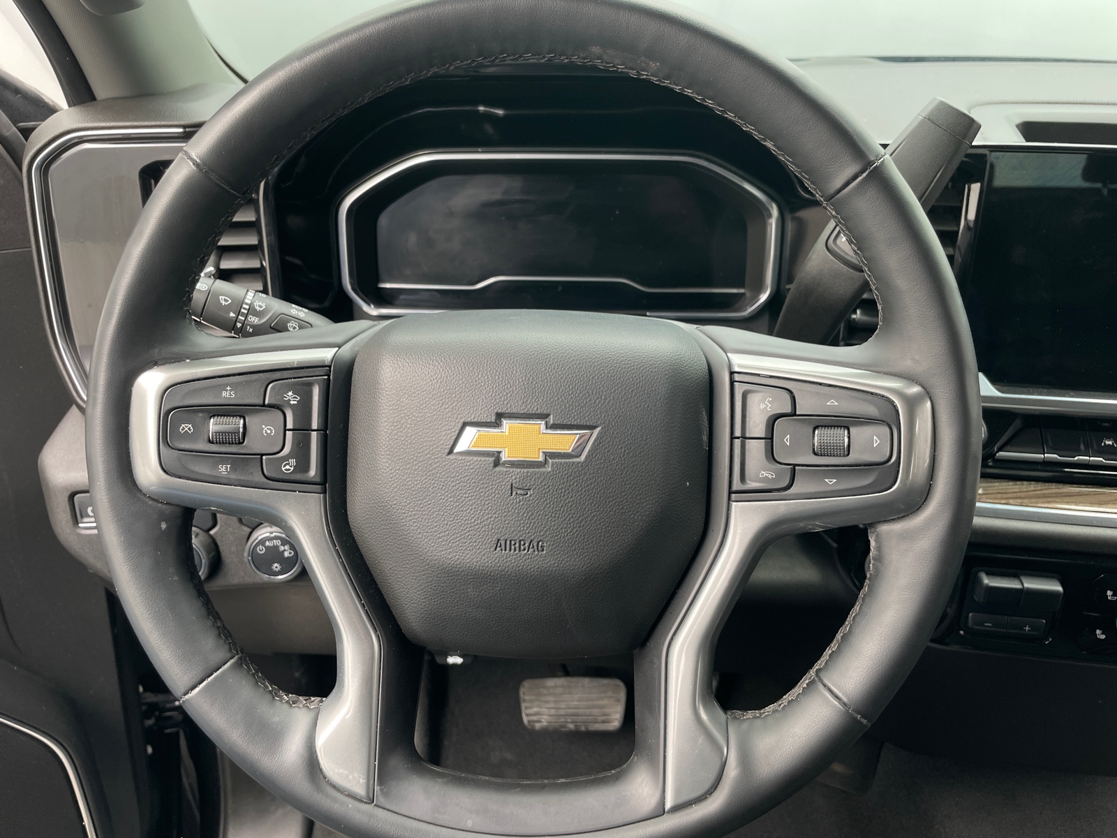 Thumbnail: 2025 Chevrolet Silverado 1500 - 5