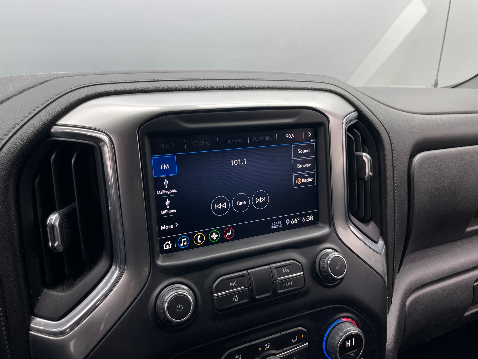 Thumbnail: 2020 Chevrolet Silverado 1500 - 4