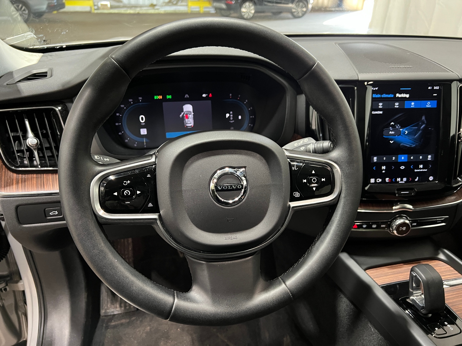 Thumbnail: 2023 Volvo XC60 - 4