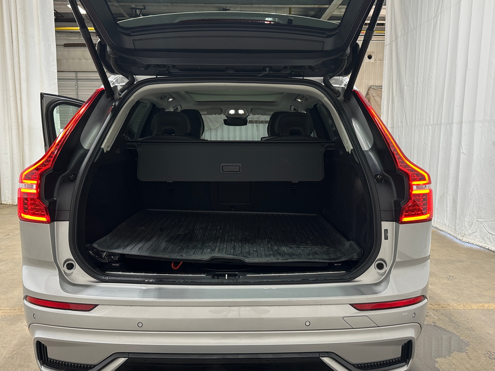 Thumbnail: 2023 Volvo XC60 - 6