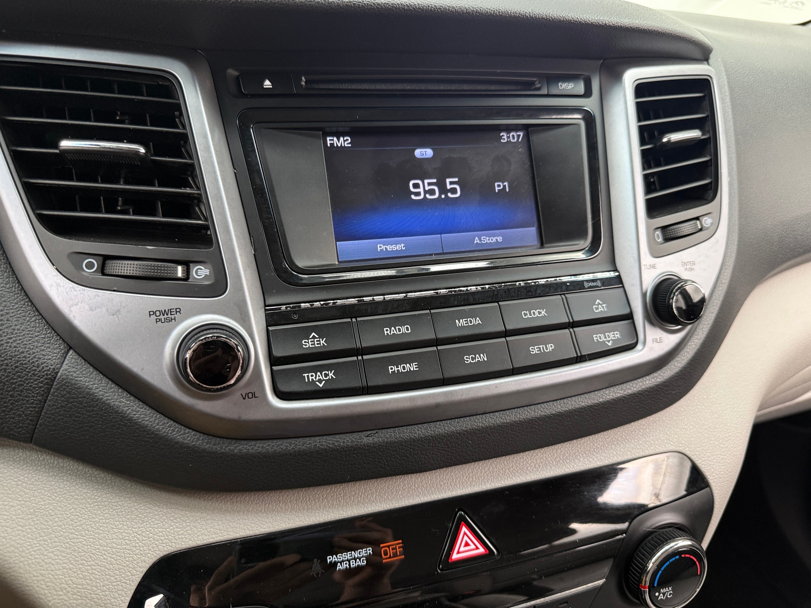Thumbnail: 2016 Hyundai Tucson - 4