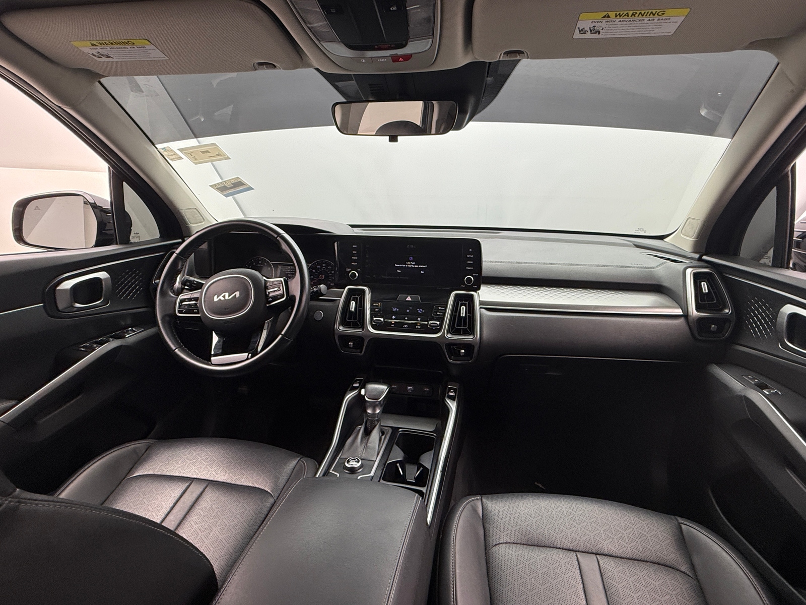 Thumbnail: 2022 Kia Sorento - 3