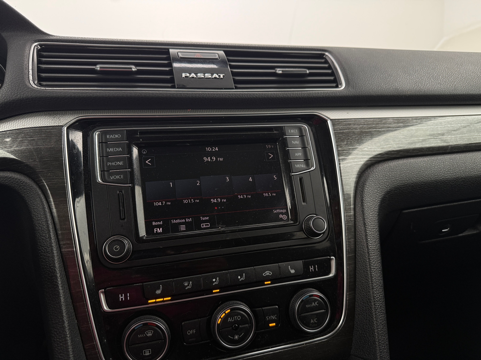 Thumbnail: 2018 Volkswagen Passat - 3