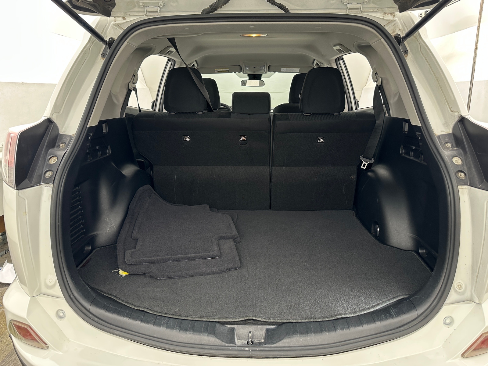 Thumbnail: 2017 Toyota RAV4 - 7