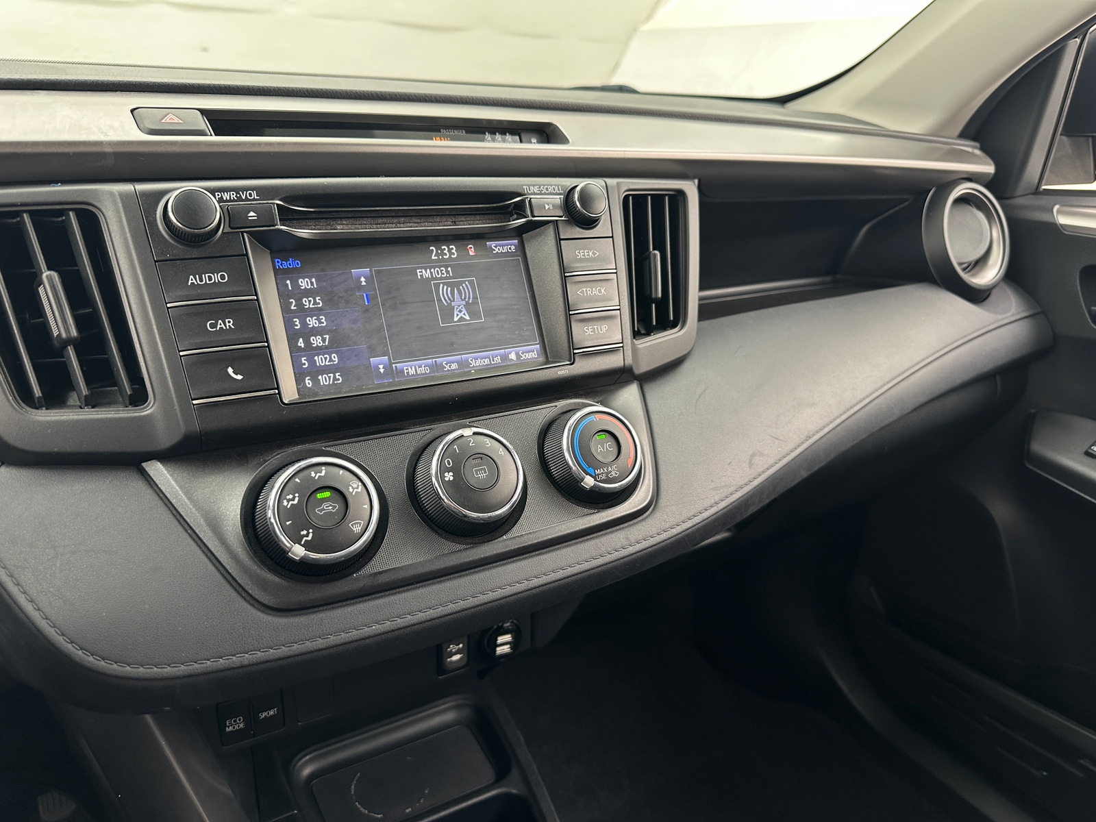 Thumbnail: 2017 Toyota RAV4 - 4