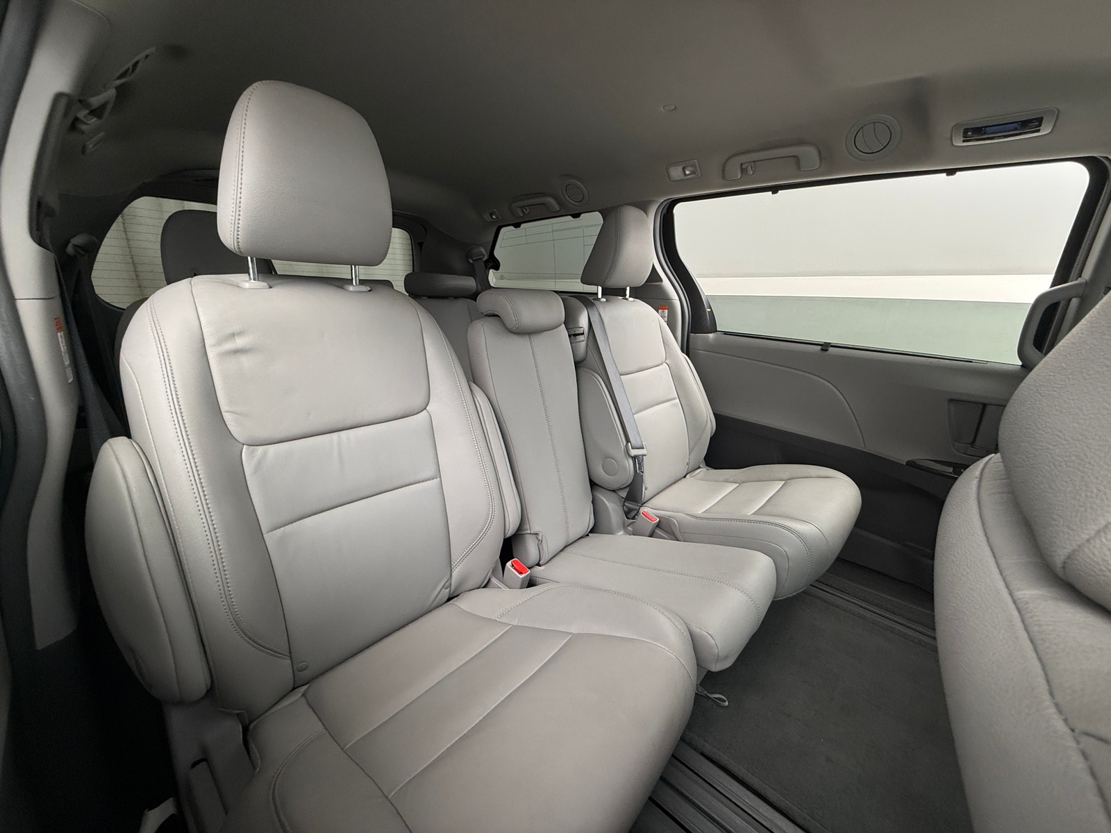 Thumbnail: 2015 Toyota Sienna - 5