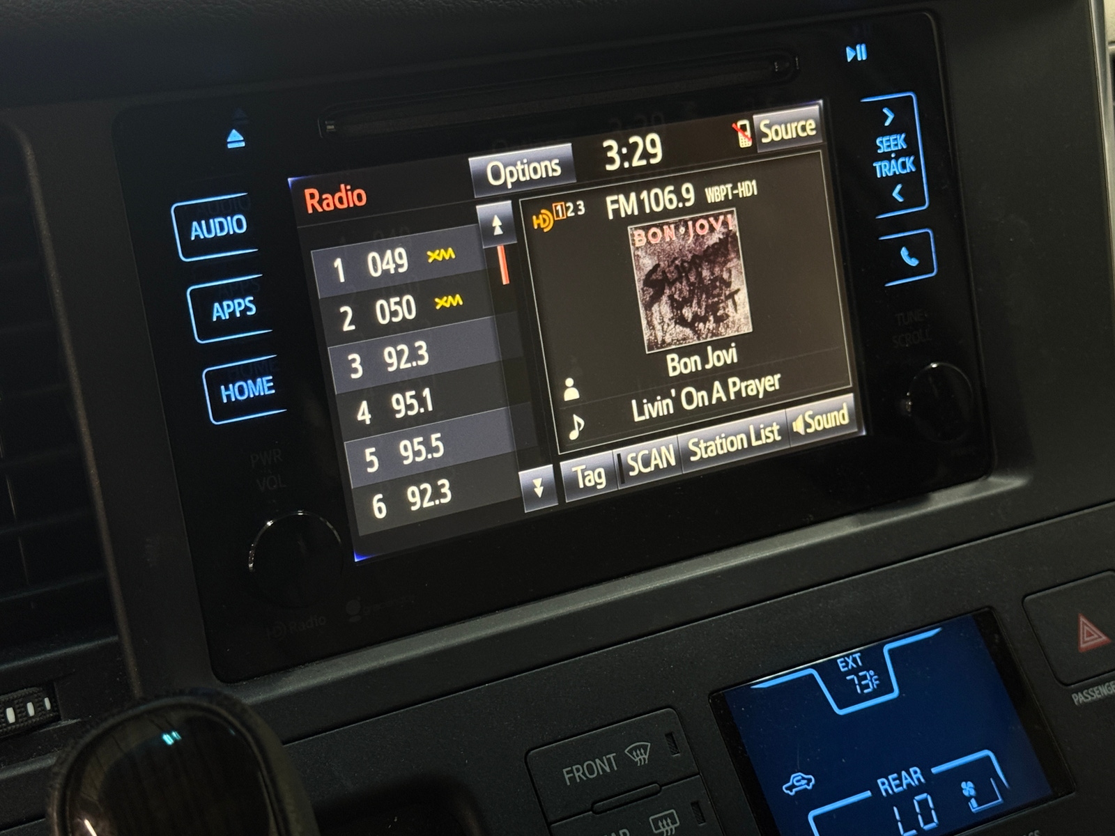 Thumbnail: 2015 Toyota Sienna - 3