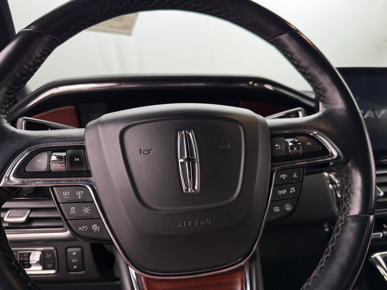 Thumbnail: 2023 Lincoln Navigator - 4