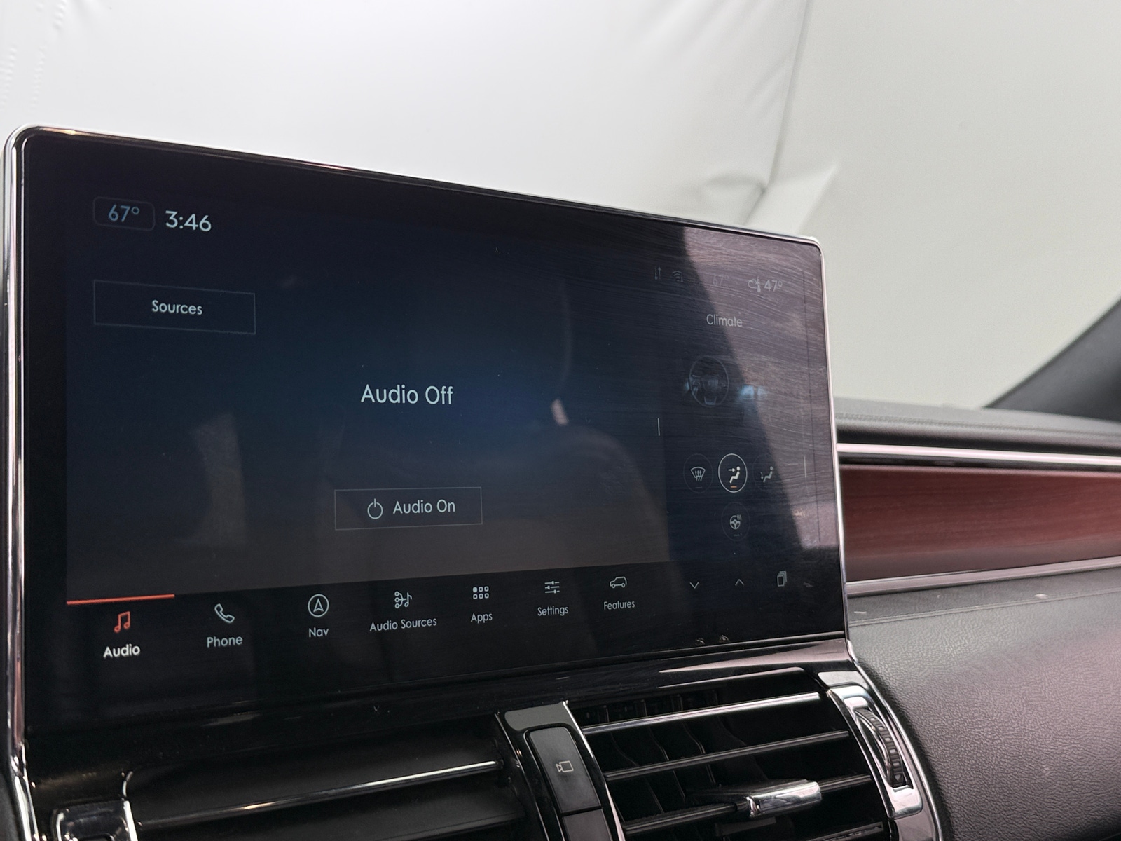 Thumbnail: 2023 Lincoln Navigator - 3