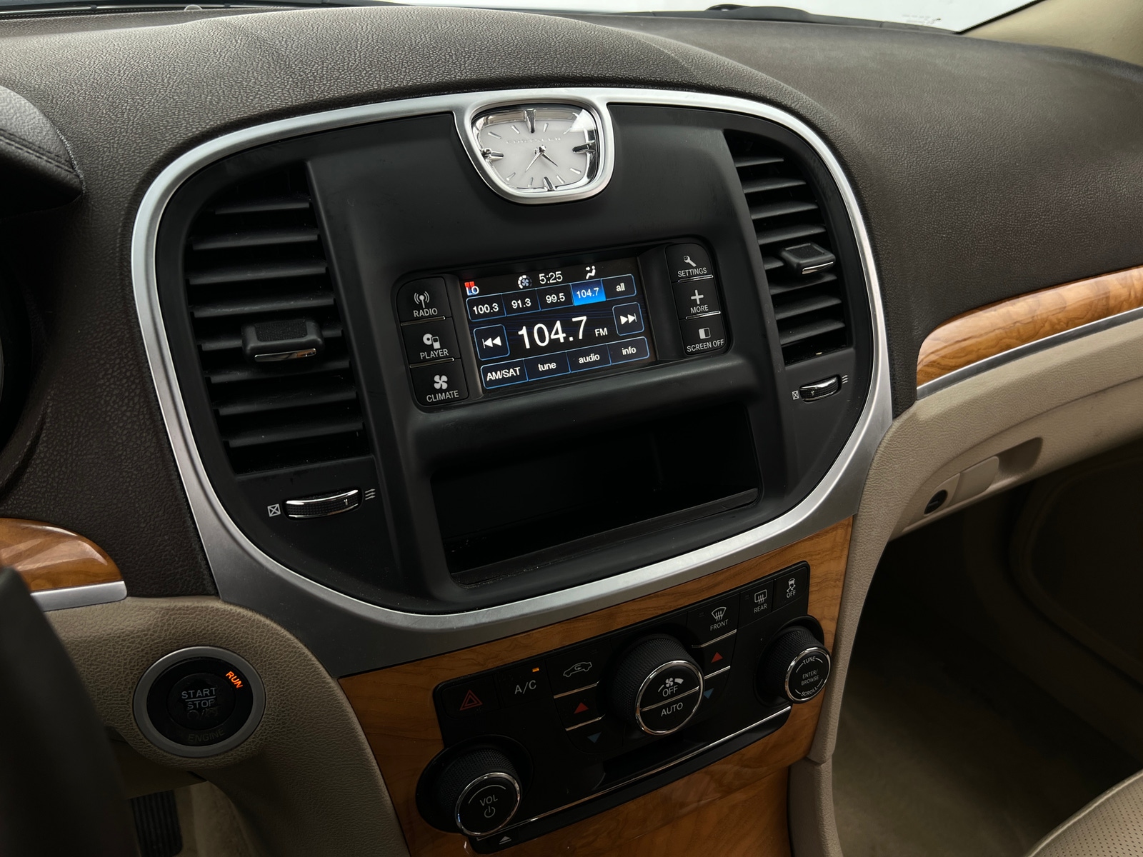 Thumbnail: 2012 Chrysler 300 - 3