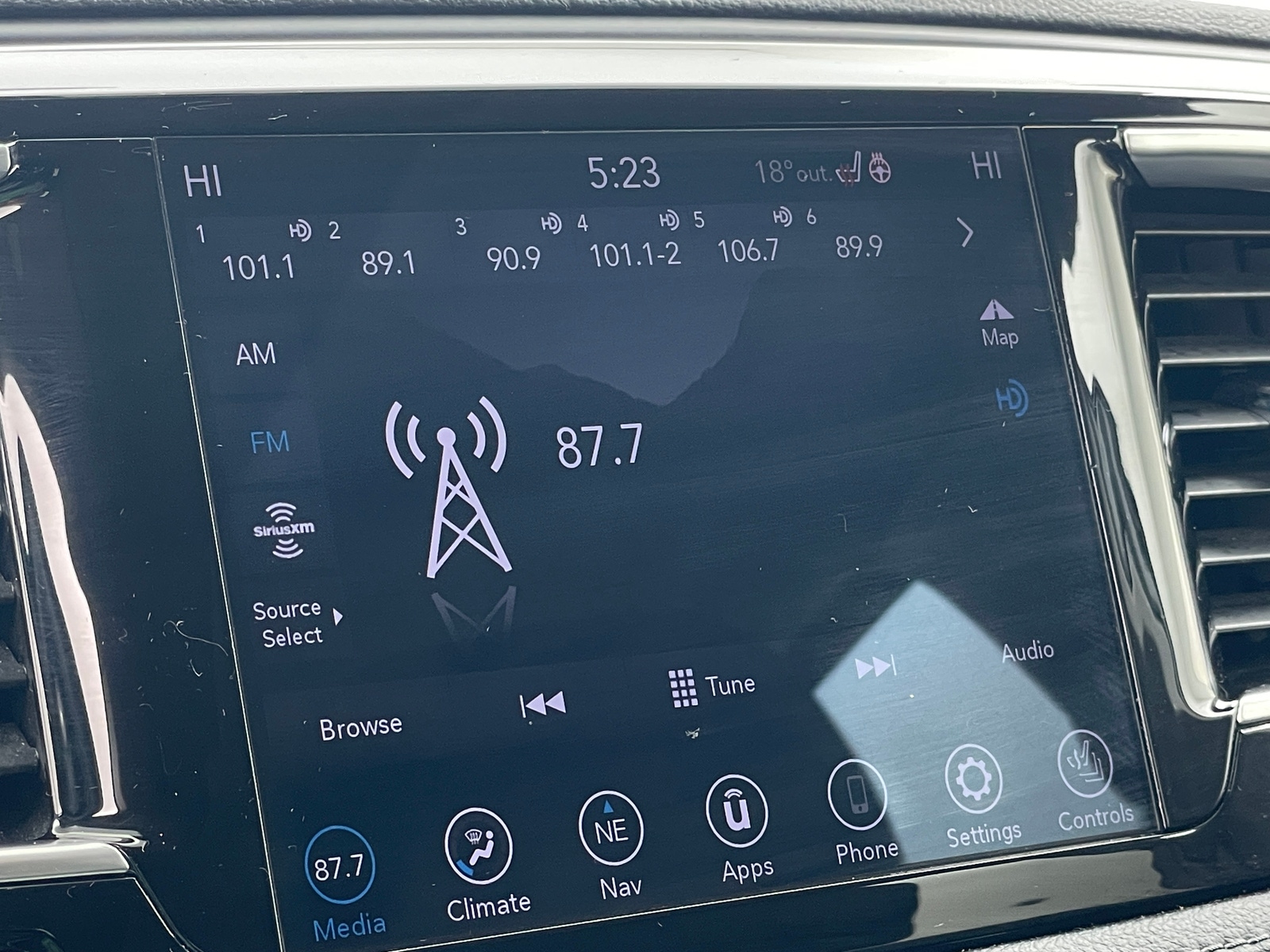 Thumbnail: 2020 Chrysler Pacifica - 3