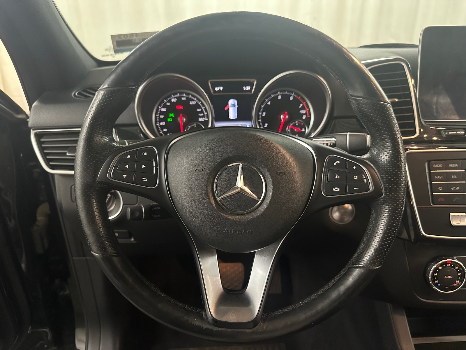 Thumbnail: 2018 Mercedes-Benz GLE - 4