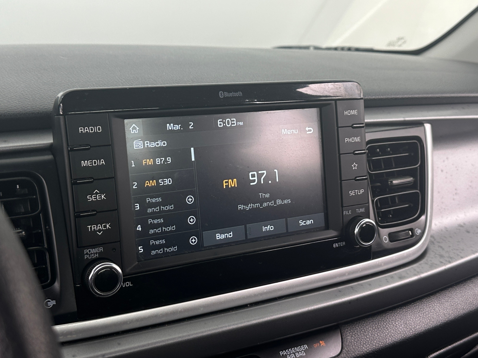 Thumbnail: 2020 Kia Rio - 4