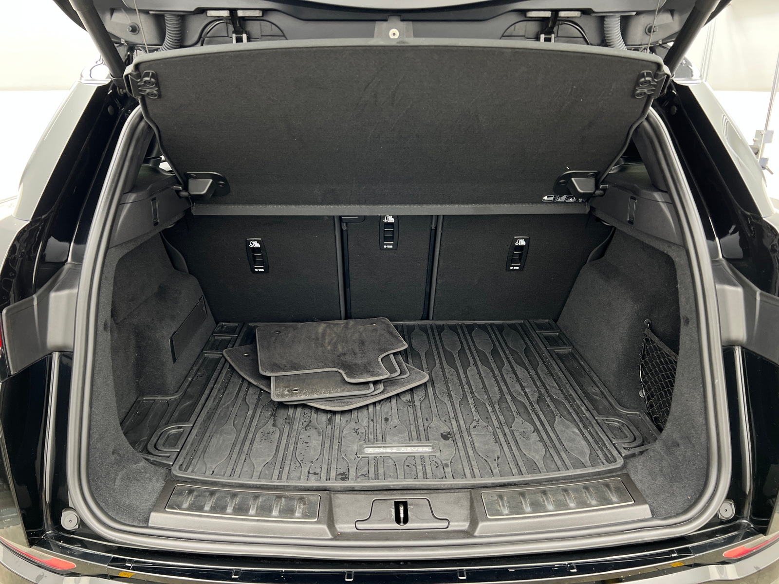 Thumbnail: 2022 Land Rover Range Rover Evoque - 6