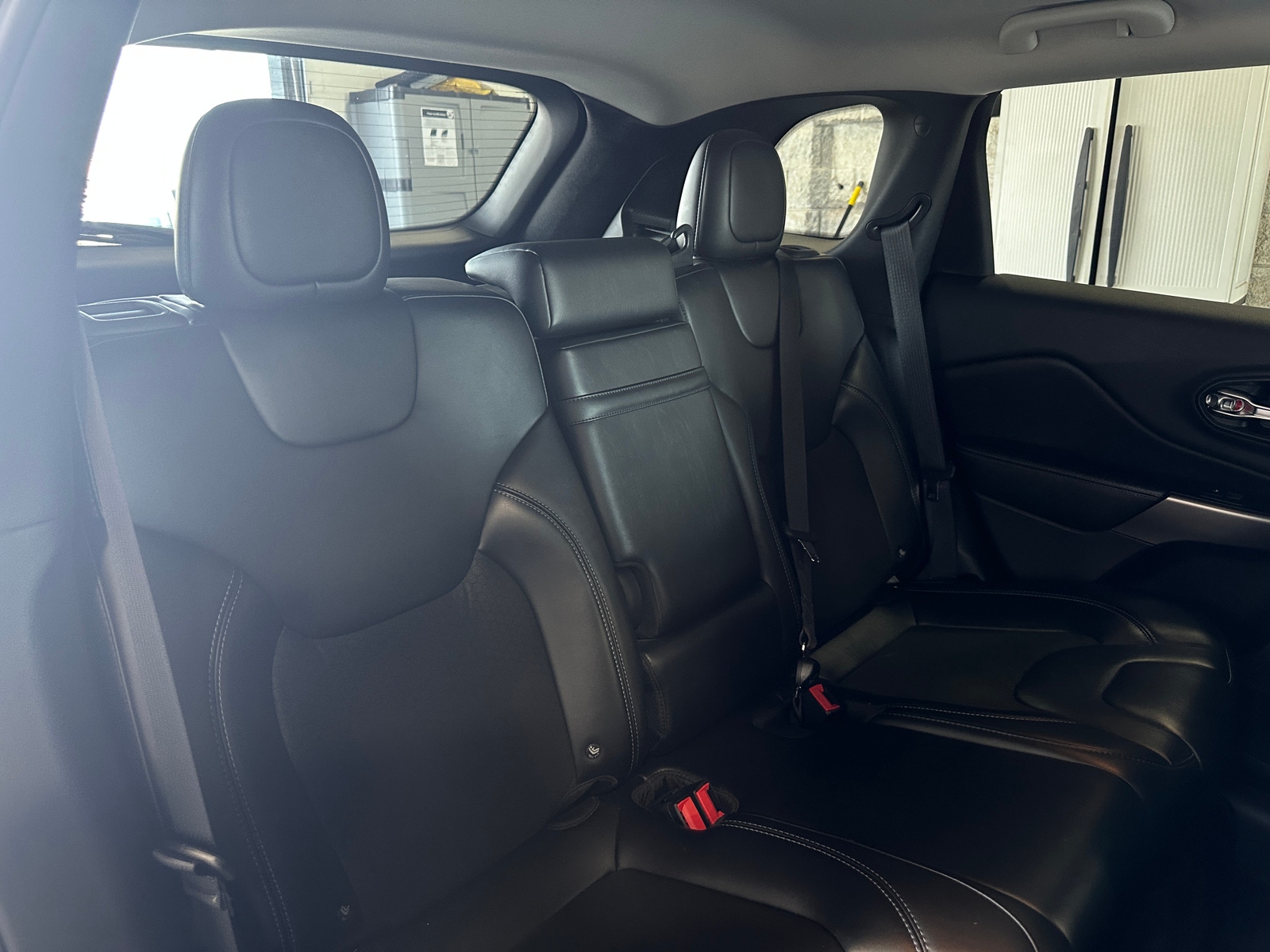 Thumbnail: 2019 Jeep Cherokee - 6