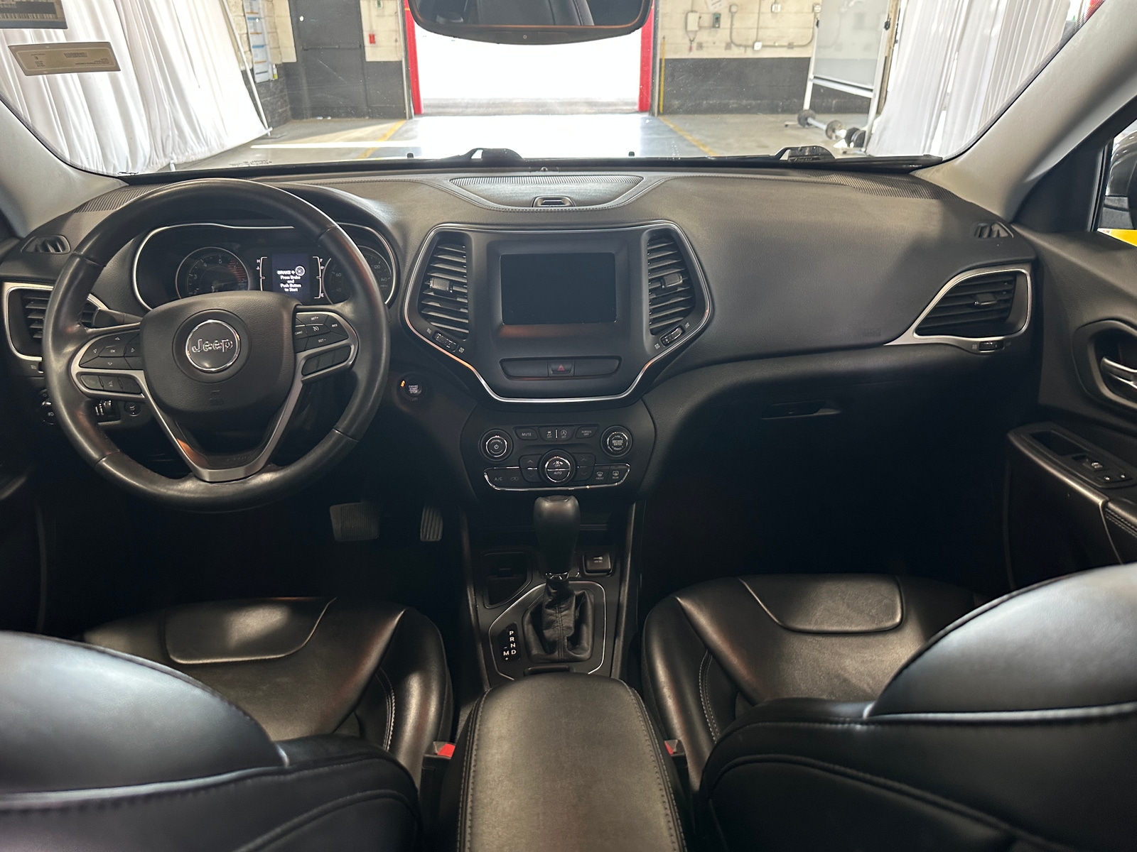 Thumbnail: 2019 Jeep Cherokee - 3