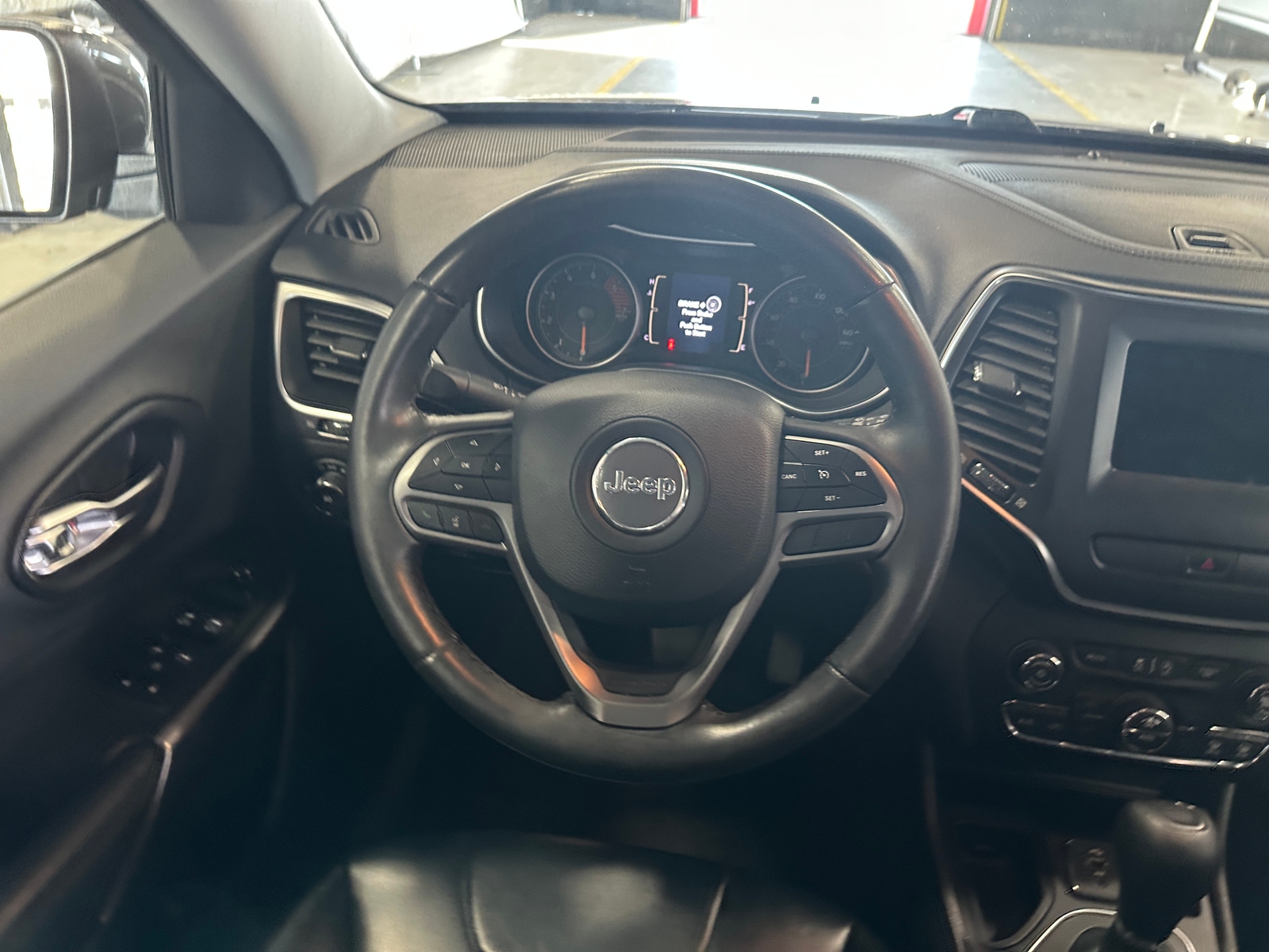 Thumbnail: 2019 Jeep Cherokee - 5