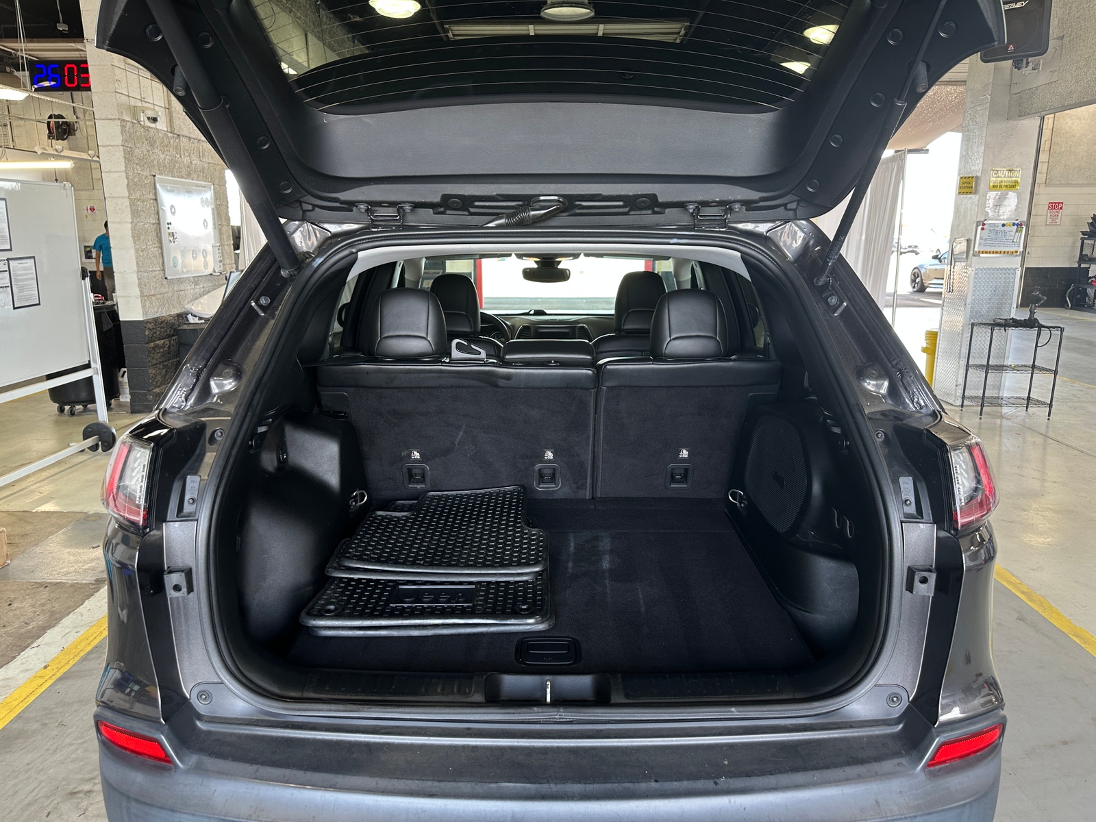 Thumbnail: 2019 Jeep Cherokee - 7