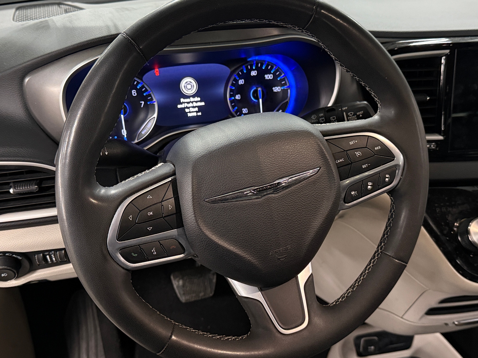 Thumbnail: 2023 Chrysler Pacifica - 5