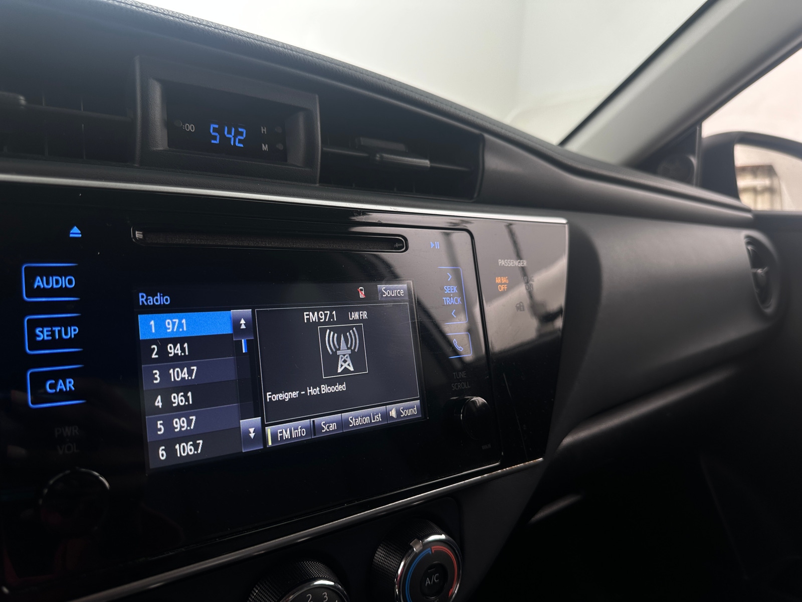 Thumbnail: 2017 Toyota Corolla - 4