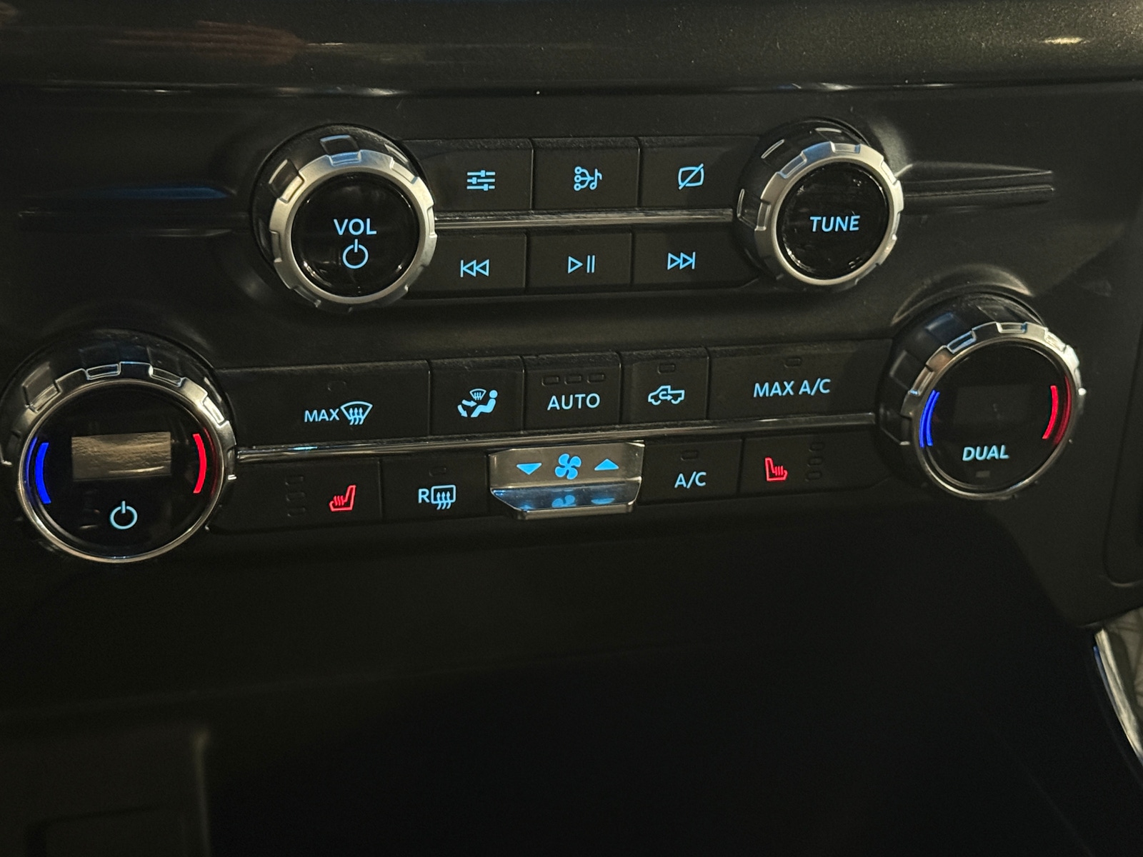 Thumbnail: 2021 Ford Econoline - 4