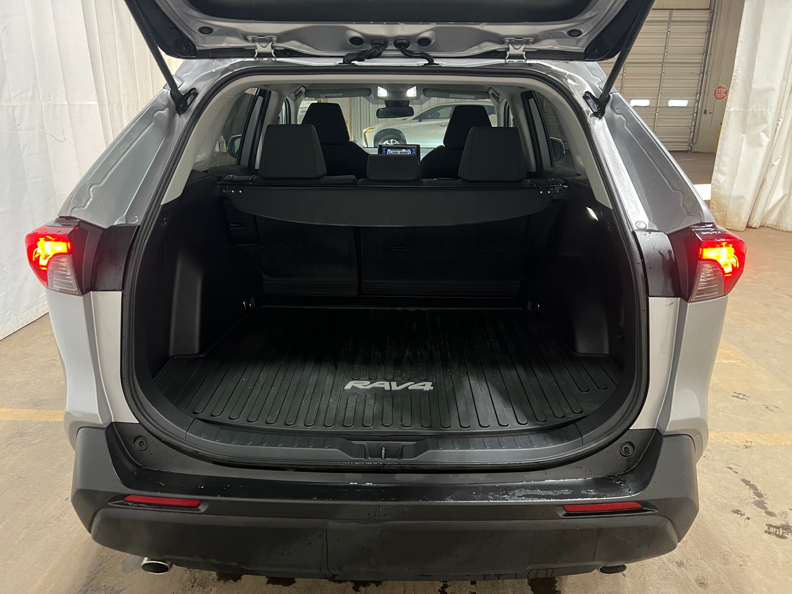 Thumbnail: 2022 Toyota RAV4 - 7