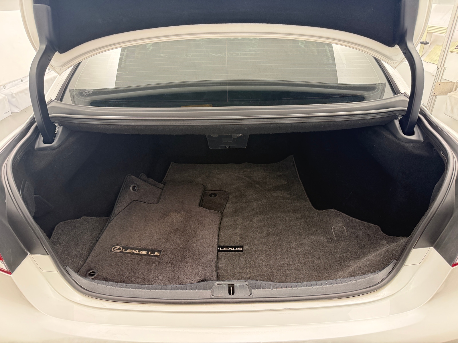 Thumbnail: 2014 Lexus LS - 6