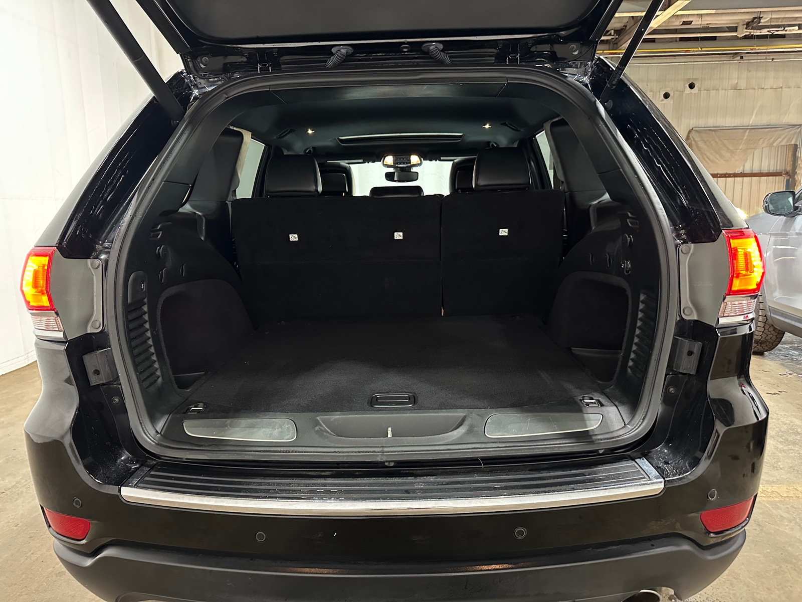 Thumbnail: 2018 Jeep Grand Cherokee - 6