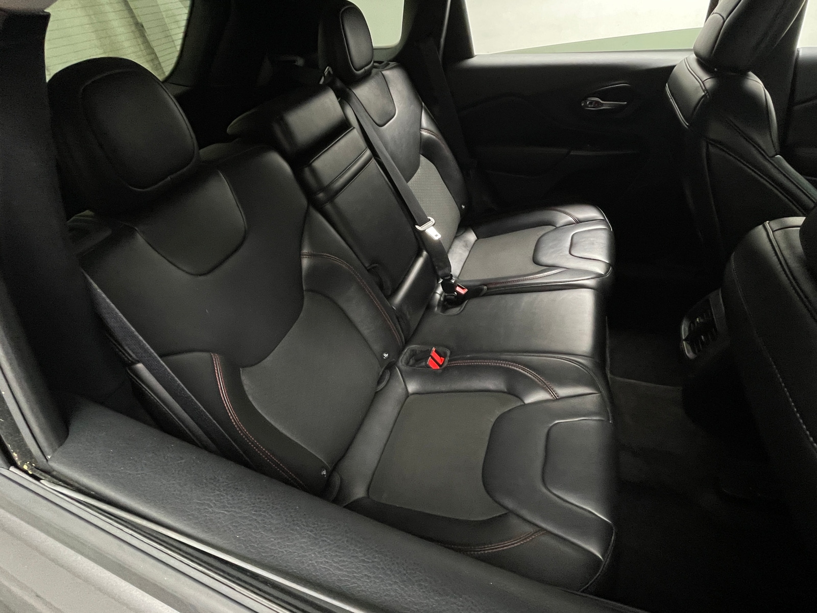 Thumbnail: 2019 Jeep Cherokee - 6