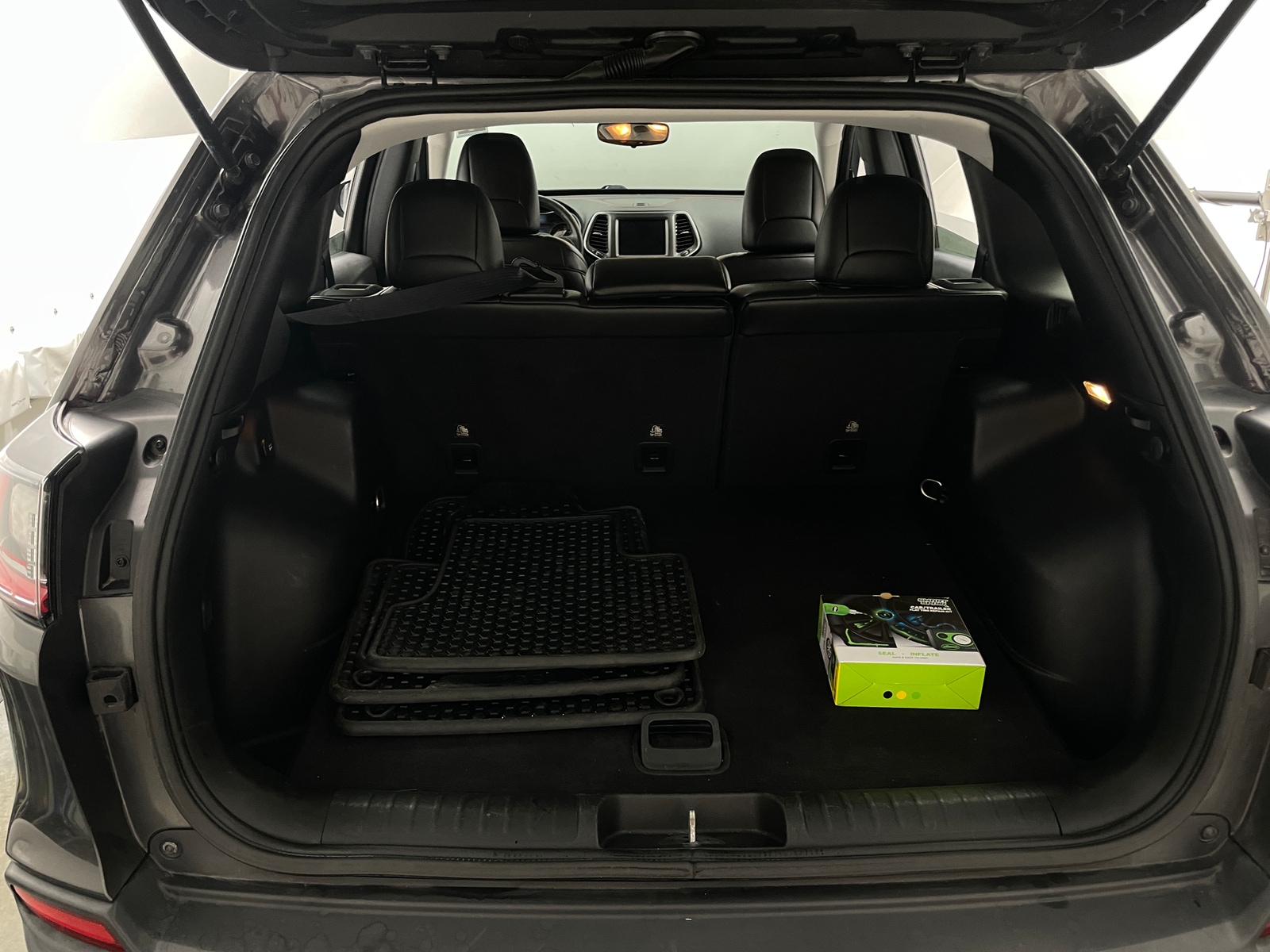 Thumbnail: 2019 Jeep Cherokee - 7