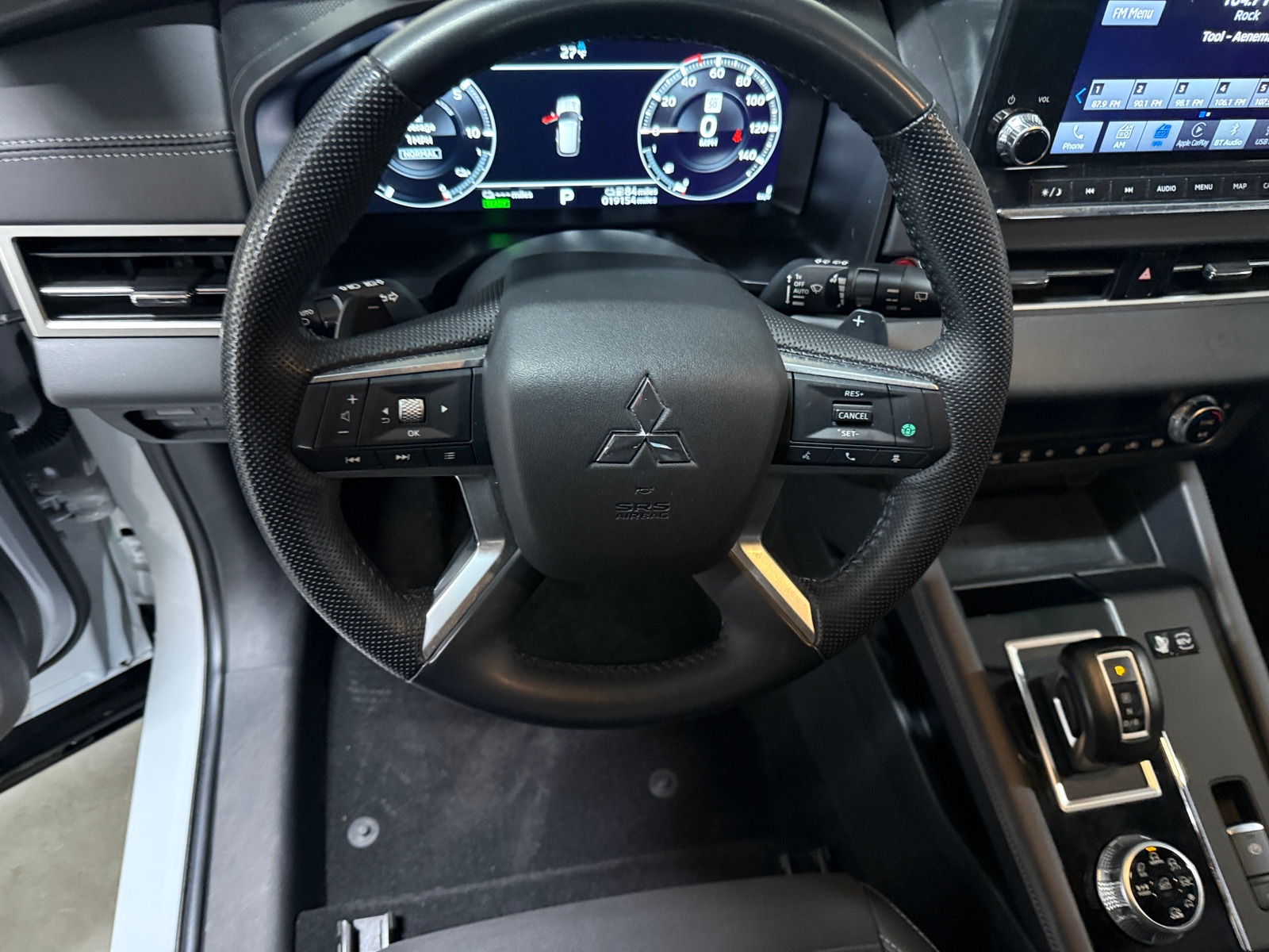 Thumbnail: 2023 Mitsubishi Outlander - 4